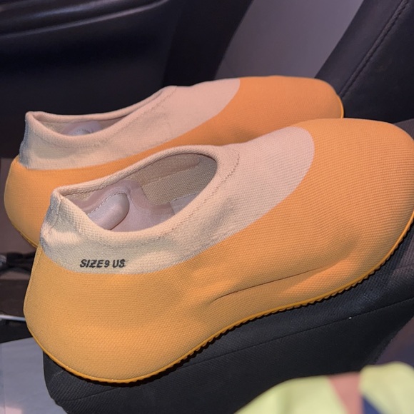 Yeezy Knit RNRS 9US SULFUR - Picture 3 of 8